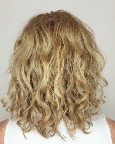 Image of  Women's Hair, Blonde, Color, Highlights, Shoulder Length Hair, Hair Length (Women's Hair), Curly, Haircut (Style), Curls, Style