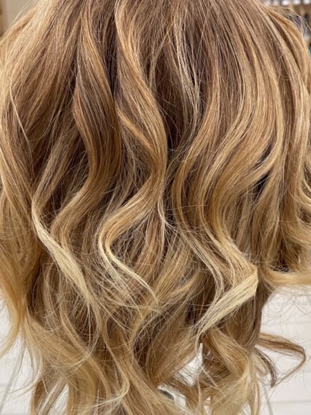 Image of  Women's Hair, Hair Color, Balayage, Blonde, Foilayage, Beachy Waves, Hairstyle
