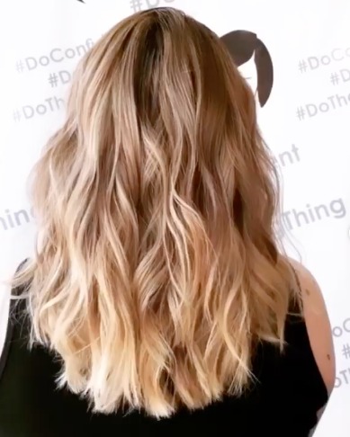 Image of  Women's Hair, Blonde, Color, Highlights, Long Hair (Upper Back Length), Hair Length (Women's Hair), Beachy Waves, Style