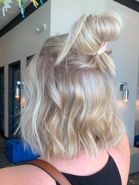 Image of  Women's Hair, Blonde, Hair Color, Highlights, Shoulder Length Hair, Hair Length , Bob, Haircut , Layers, Beachy Waves, Hairstyle