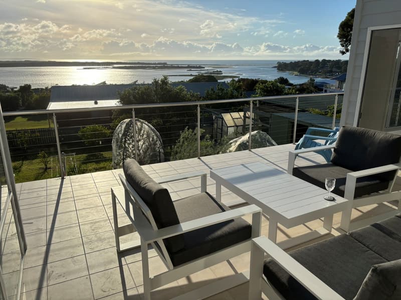 Blue Bird luxury holiday rental in Mallacoota - Interior/exterior view 1