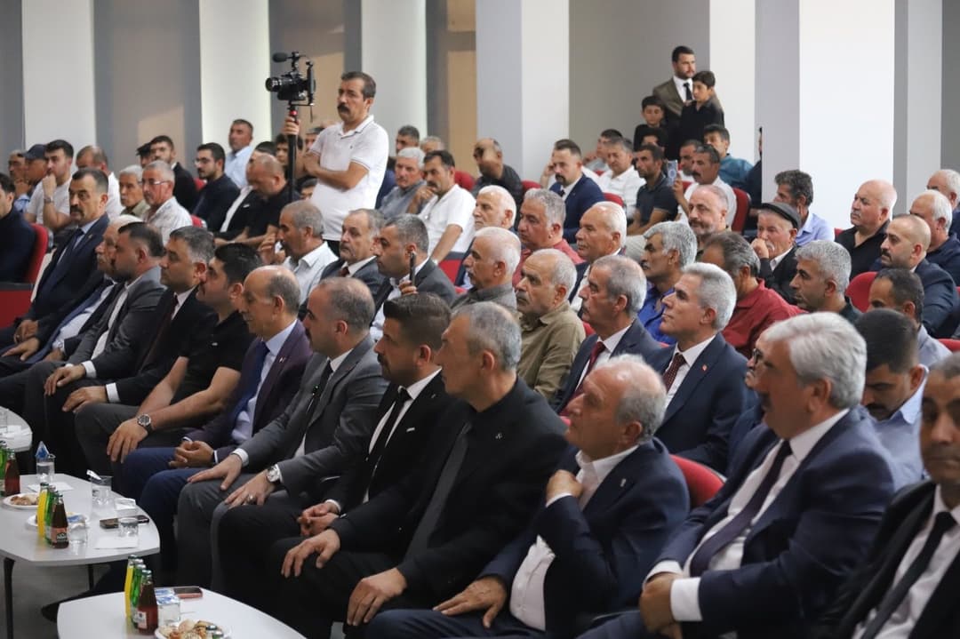 MHP Hekimhan’da Efendi Akyüz Yeniden Başkan Seçildi