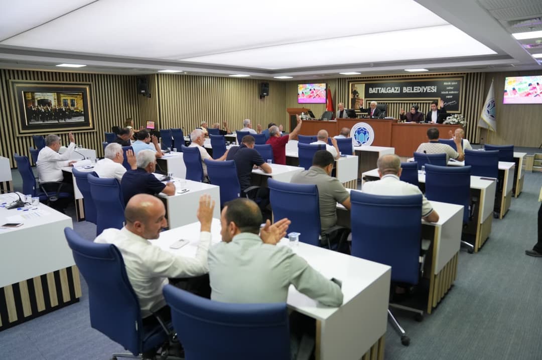 Battalgazi Belediye Meclisi’nde Önemli Kararlar: İçkili Yer Bölgesi İptal Edildi, Araç Hibesi Onaylandı