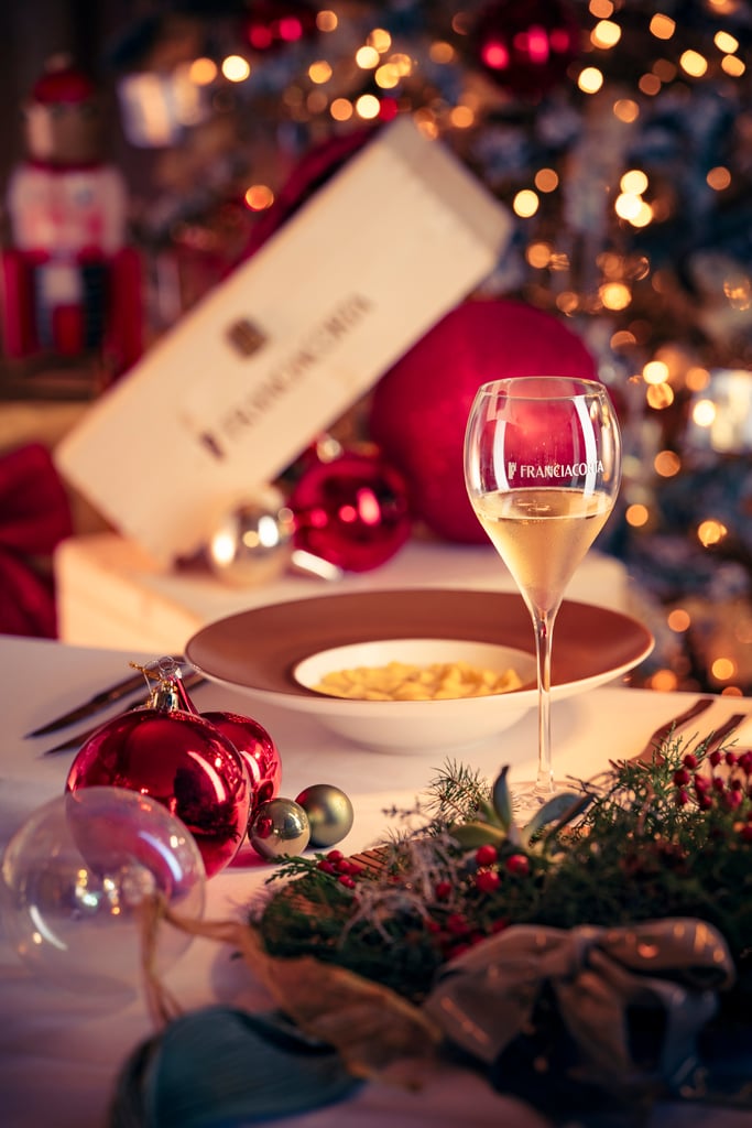 tavola natalizia con Franciacorta