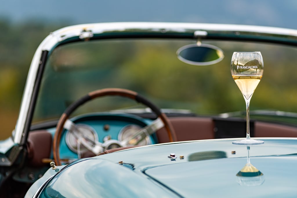 Between glasses of wine and vintage engines, Franciacorta brings its lifestyle to Lugano