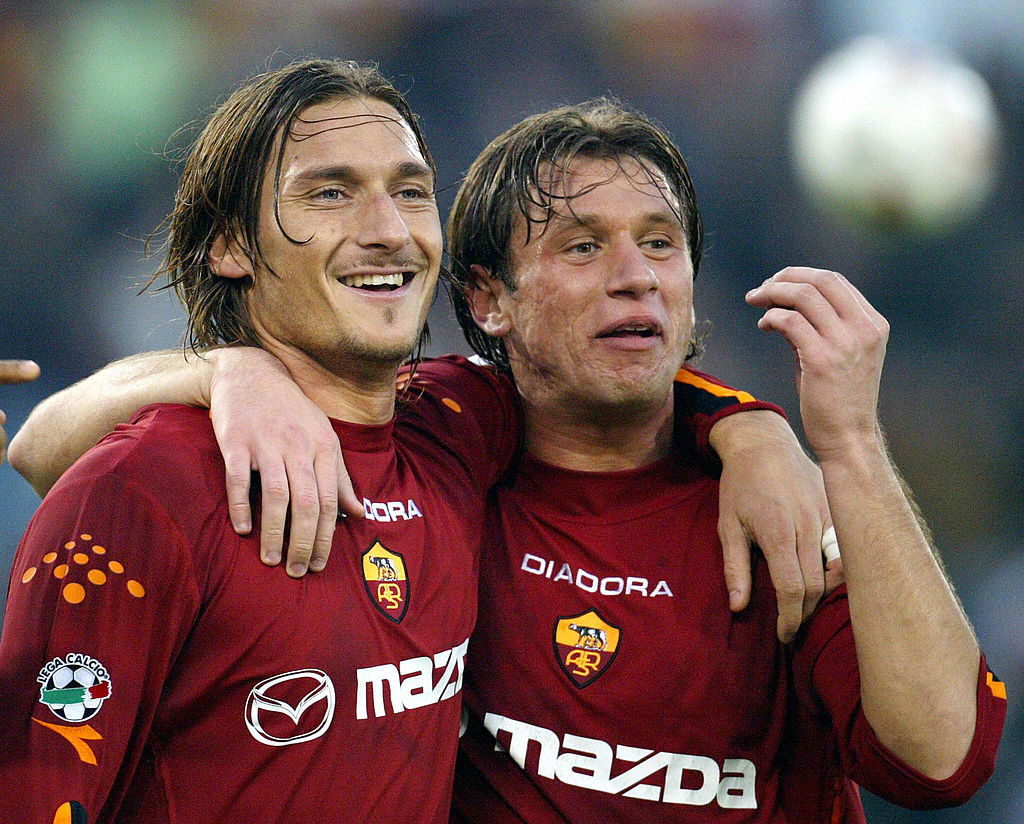 AS Roma's captain Francesco Totti (L) ce
