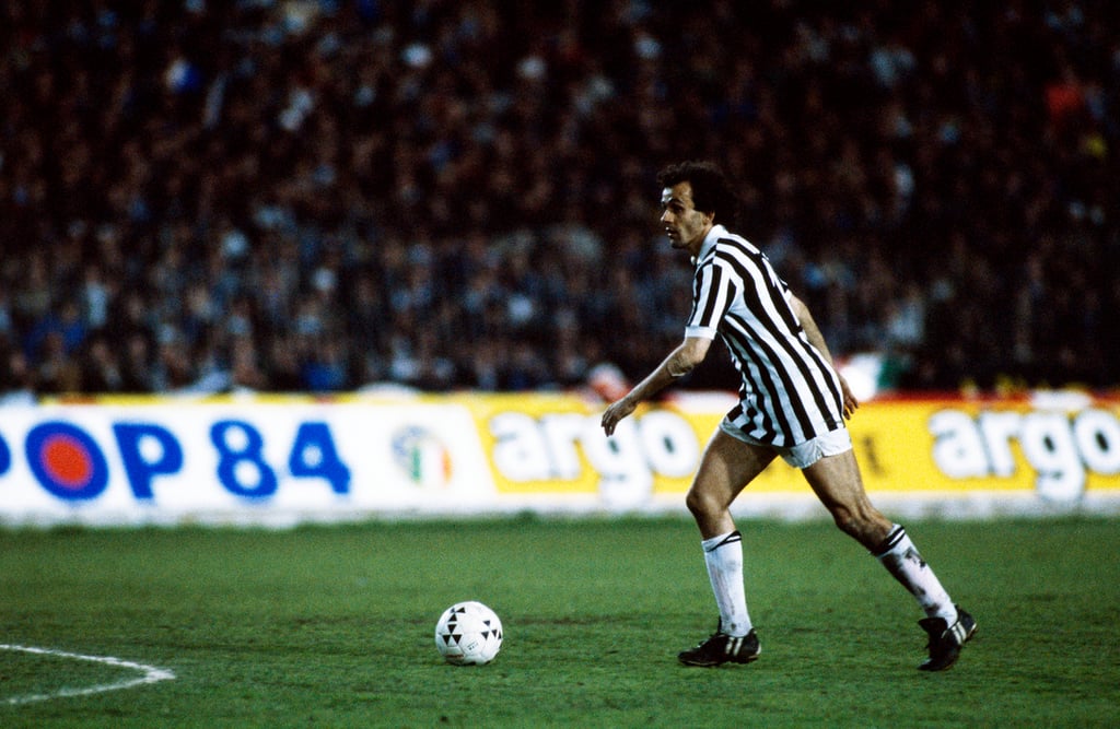 Michel Platini con la maglia della Juve