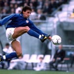 Roberto Baggio in azione con la maglia della Nazionale