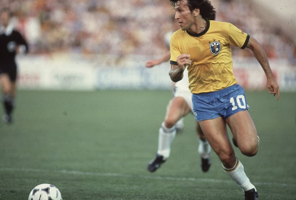 Zico corre ai Mondiali del Brasile del 1982