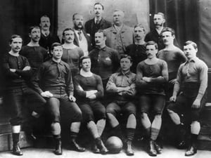 Una foto vintage di una squadra di calcio del 1888