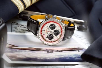 still life Breitling Navitimer Boeing 747 cinturino in pelle