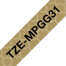 Fita laminada mate. Texto preto sobre fundo ouro geométrico. Largura: 12mm. Comprimento: 4m - Brother TZeMPGG31