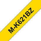 Fita não laminada. Texto preto sobre fundo amarelo. Largura: 9 mm. Comprimento: 8 m - Brother MK621BZ