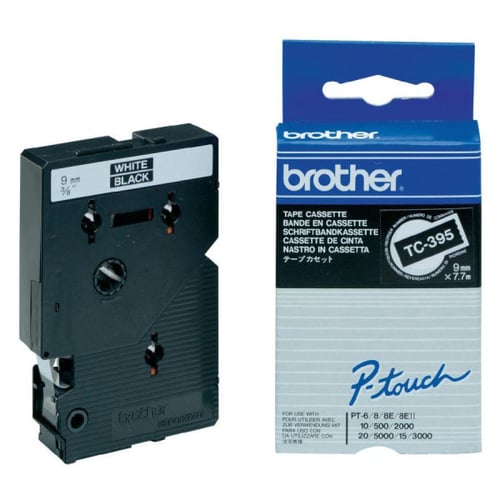 Fita laminada. Texto branco sobre fundo preto. Largura: 9 mm. Comprimento: 7,7 m - Brother TC395