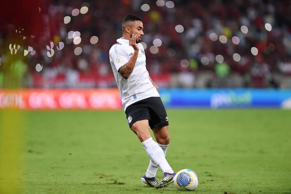 Pressionados, Grêmio e Flamengo jogam para afastar a crise