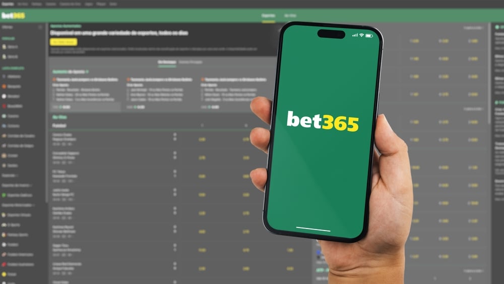 Boy,Holding,A,Smartphone,Iphone,14,Pro,With,Bet365,Betting