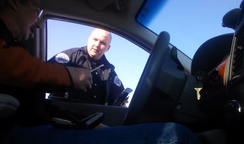 [VIDEO] Traffic Stop: Ohio Cop Praises Driver For Having His Concealed Carry Permit