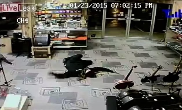 [VIDEO] Robber Plays Dead After Store Owner Draws Gun