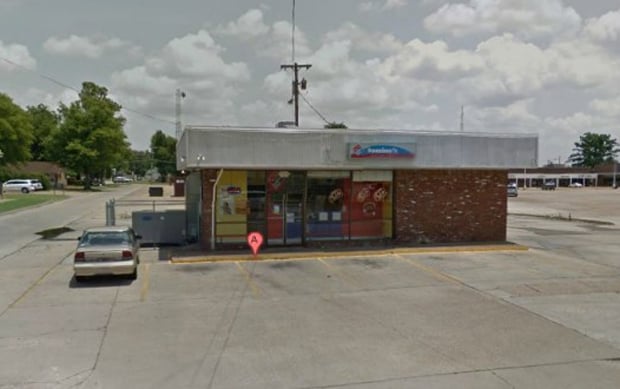Armed Dominos Manager Sends Three Armed Thugs Running