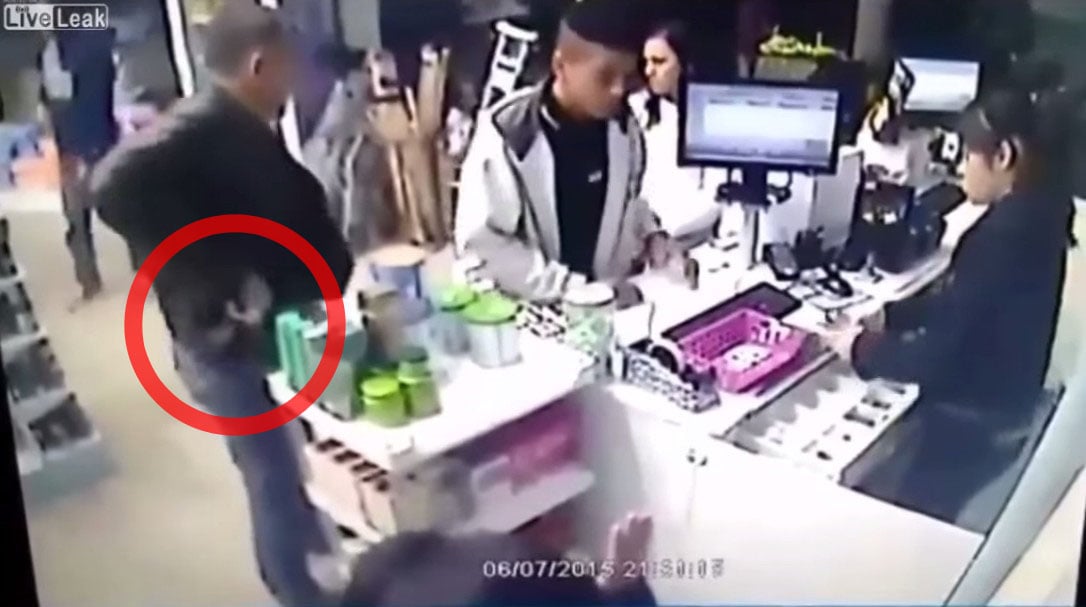 [VIDEO] Off-Duty Cop Takes Out Thug With Incredible Shot During Pharmacy Robbery