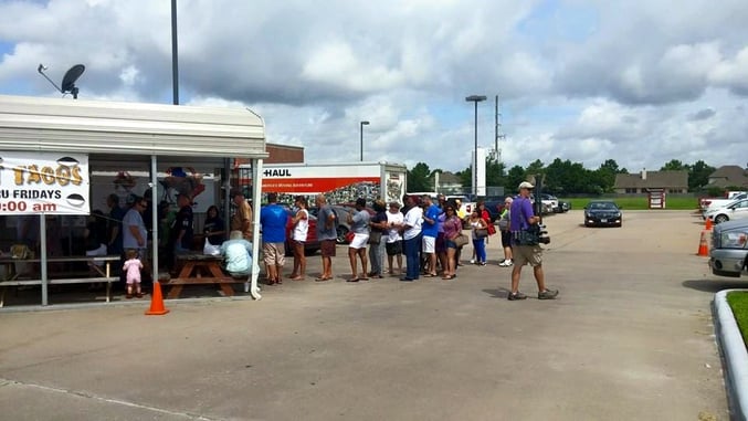 Texas CHL Holders Rewarded With Free Brisket Sandwich On The 4th – Business Was Ridiculous!