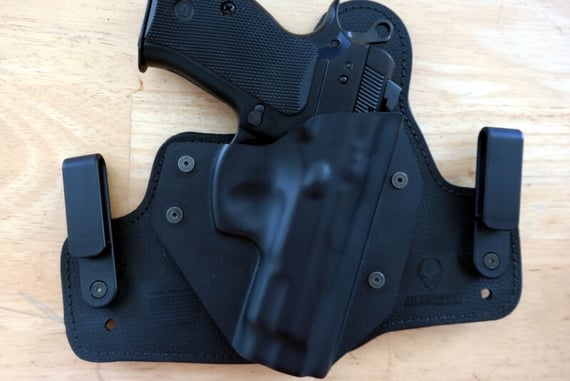 [HOLSTER REVIEW] Alien Gear Cloak Tuck 3.0 — A Differing Perspective On Everyday Carry