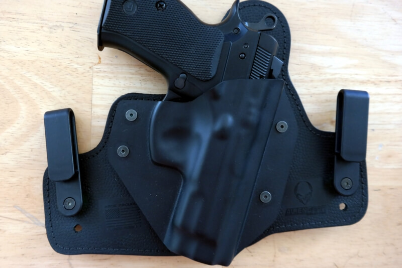 [HOLSTER REVIEW] Alien Gear Cloak Tuck 3.0 — A Differing Perspective On Everyday Carry