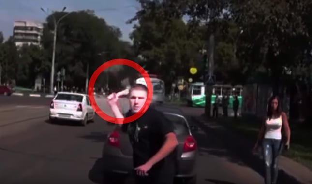 [VIDEO] What To Do In This Situation: Axe And Gun Attack Via Road Rage