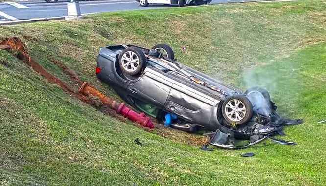 [VIDEO] Woman Rams Multiple Cars Including Police Before Rolling Over, Bystander Yells “SHOOT THAT WOMAN”