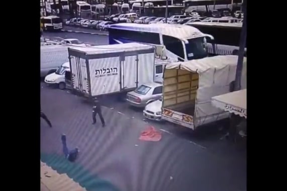 [VIDEO] Israeli Concealed Carrier Defends Himself Against Knife Attack