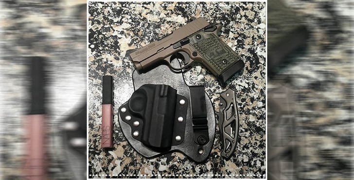 #DIGTHERIG – Jennifer and her Sig Sauer 9mm P938