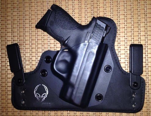 #DIGTHERIG – Ronnie and his S&W M&P Shield 9mm