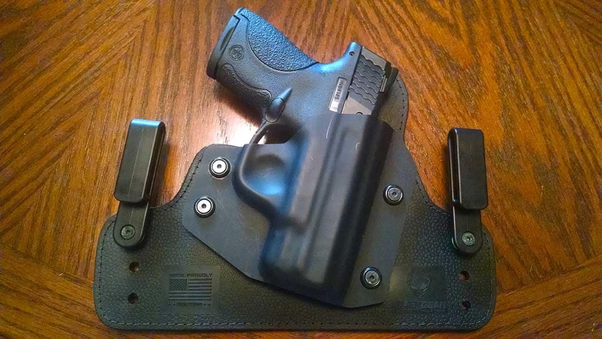 #DIGTHERIG – Brandon and his Smith & Wesson Shield 9mm