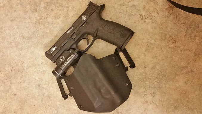 #DIGTHERIG – Dion and his Smith & Wesson M&P9