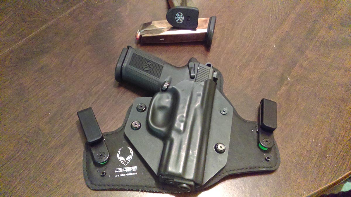 #DIGTHERIG – Joshua and his FN FNX-40
