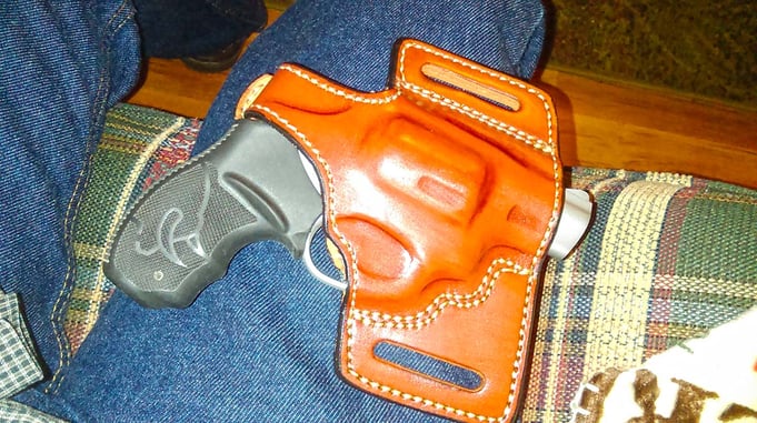 #DIGTHERIG – Dennis and his Taurus M85 Ultra Lite .38 Special