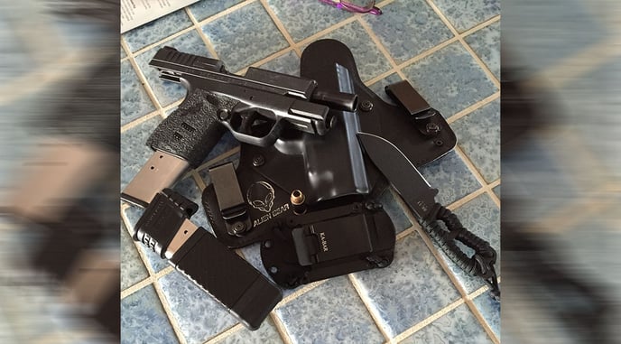 #DIGTHERIG – Jeff and his Springfield XDS 4.0″ .45 in the Summer and his Glock 19 Gen4 in the Winter