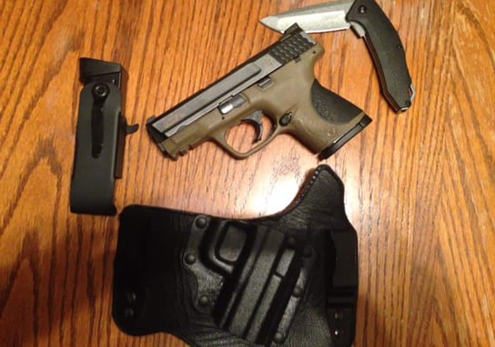 #DIGTHERIG – Derrick and his Smith & Wesson M&P 9c