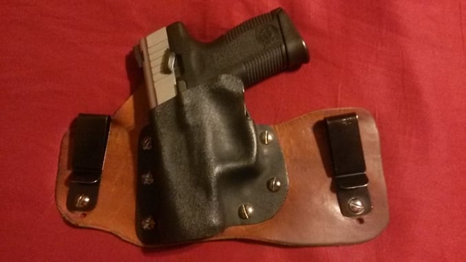 #DIGTHERIG – Patrick and his Taurus PT745 in a Handmade IWB Holster