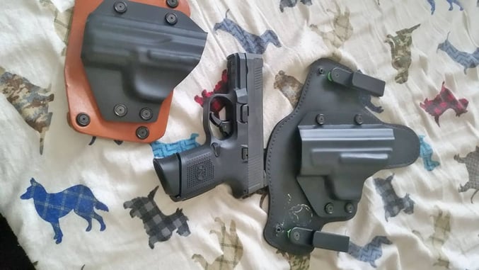 #DIGTHERIG – Matt and his FN FNS 40 Compact in an Alien Gear Holster