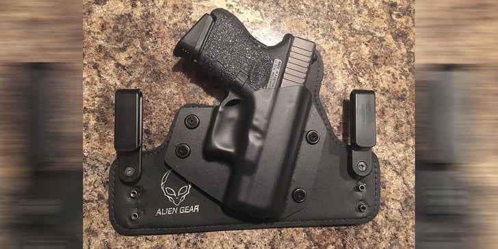 #DIGTHERIG – Ryan and his Glock 26 in an Alien Gear Holster