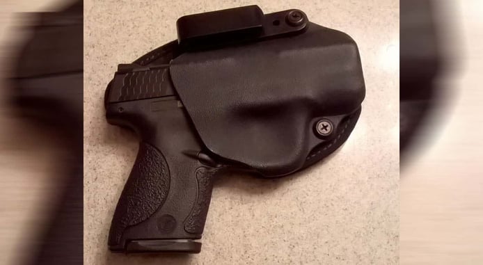#DIGTHERIG – Michael and his M&P Shield in 9mm in a StealthGearUSA Holster