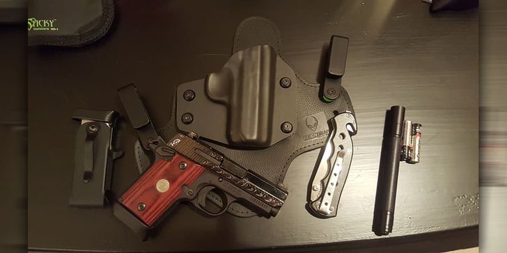 #DIGTHERIG – Steve and his Sig Sauer P938 in an Alien Gear Holster