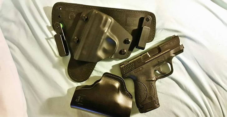 #DIGTHERIG – This Guy and his S&W M&P Shield .40 in a DeSantis Appendix Holster and an Alien Gear Holster