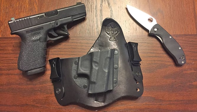 #DIGTHERIG – This Guy and his Glock 19c in a CrossBreed Holster