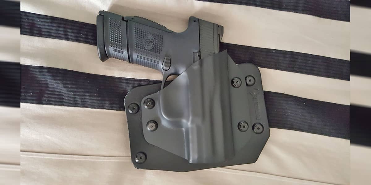 #DIGTHERIG – Nick and his FNH FNS 40c in an Alien Gear Holster