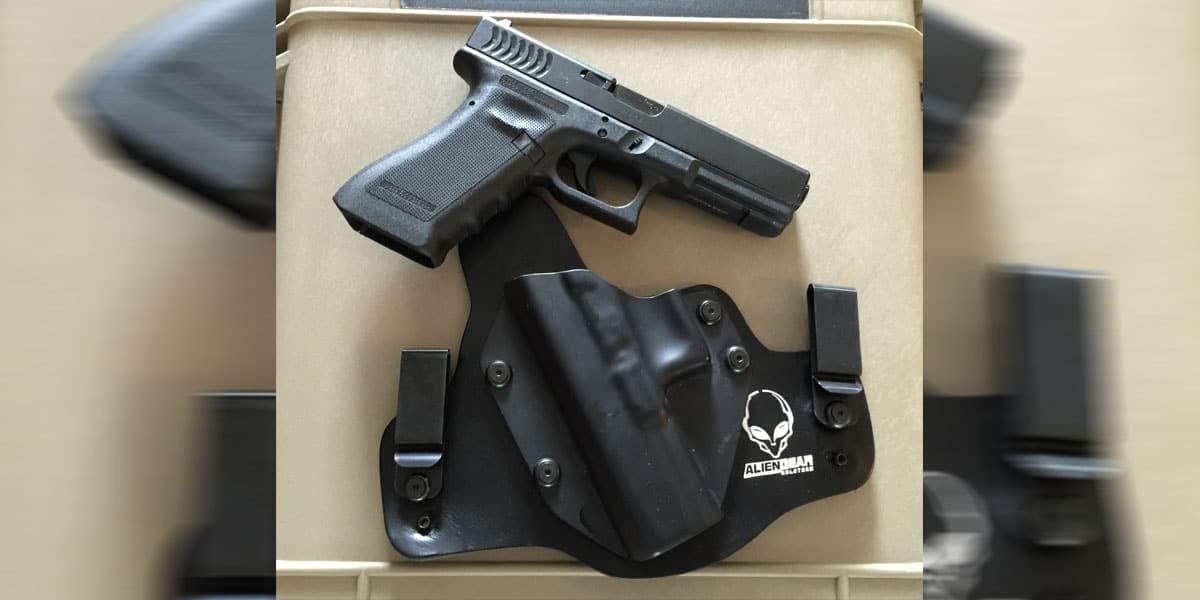 #DIGTHERIG – Daniel and his Glock 22 RTF in an Alien Gear Holster