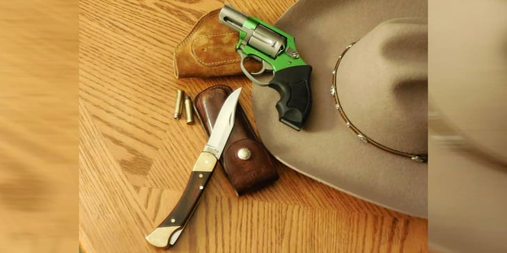 #DIGTHERIG – Nate and his Charter Arms Undercover Lite in a Vega Suede Leather Holster