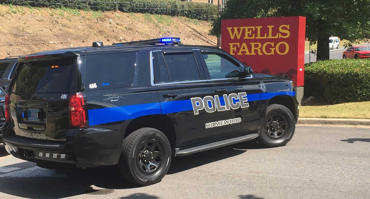 [CCW IN ACTION] Concealed Carrier Defends Himself And Others Against Bank Robber