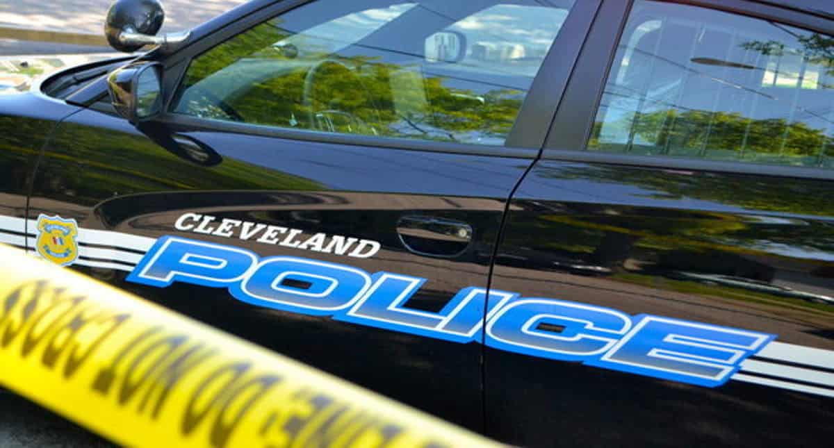 Teens Violently Rob Man Trying To Sell An Xbox… He’s Able To Shoot The Teen Who Shot At Him